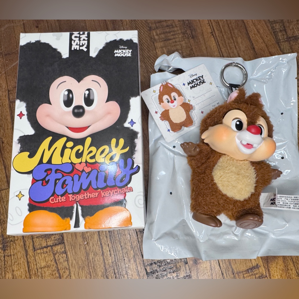 Pop Mart Mickey Family Cute Together Keychain Dale